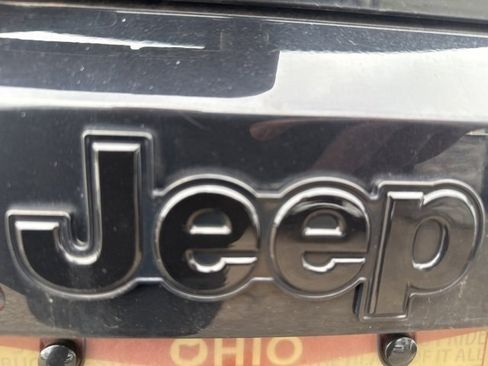 Used 2016 Jeep Renegade Latitude image 9