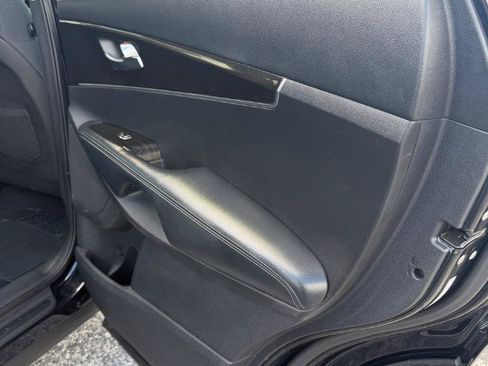 Used 2020 Kia Sorento LX FWD image 24