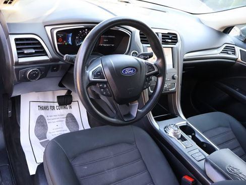 Used 2020 Ford Fusion SE FWD image 22