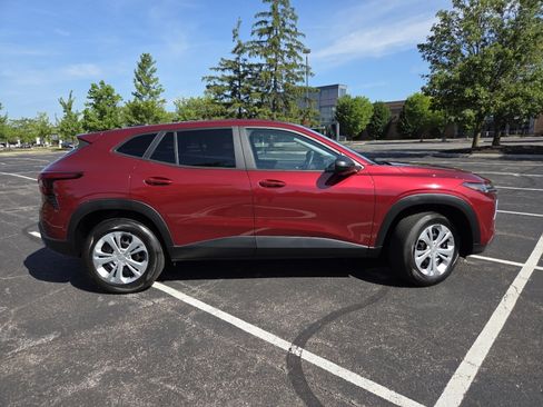 Used 2024 Chevrolet Trax LS FWD image 18