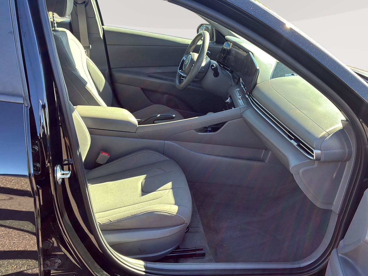Certified 2024 Hyundai Elantra SEL FWD image 10