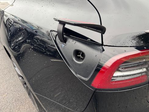 Used 2023 Tesla Model 3 Performance image 28