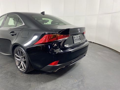 Used 2017 Lexus IS 300 AWD image 9