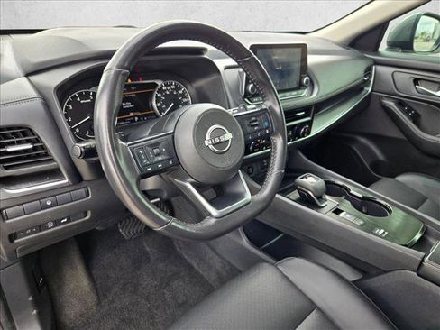 Used 2024 Nissan Rogue SV w/ SV Premium Package image 9