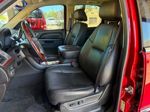 Used 2013 Cadillac Escalade AWD image 25