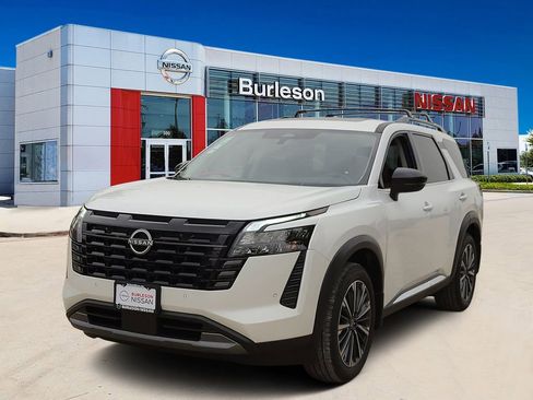 New 2026 Nissan Pathfinder Platinum FWD image 1