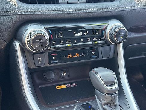 Used 2024 Toyota RAV4 Limited w/ Advanced Technology Package AWD/4WD image 16