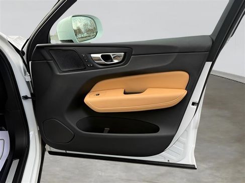 Used 2023 Volvo XC60 B5 Ultimate w/ Protection Package Premier image 31