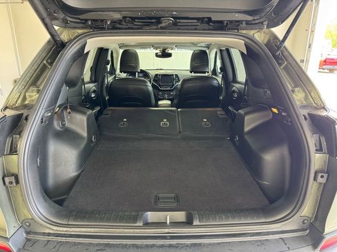 Used 2019 Jeep Cherokee Limited AWD/4WD image 7