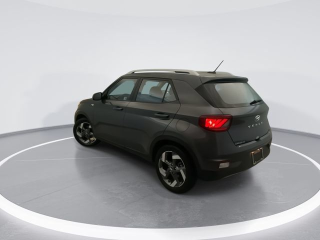 Used 2024 Hyundai Venue SEL FWD image 4