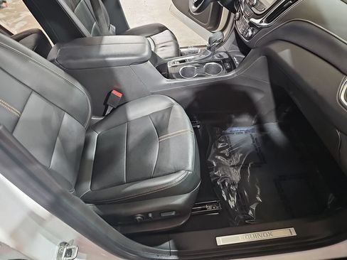 Used 2022 Chevrolet Equinox Premier FWD image 9