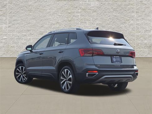 Certified 2023 Volkswagen Taos SE w/ Panoramic Sunroof Package FWD image 5