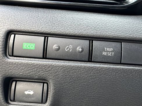 Used 2024 Nissan Sentra SV FWD image 17