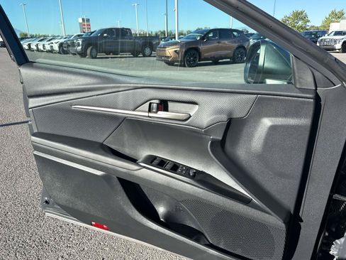 Used 2025 Toyota Camry Hybrid FWD image 13