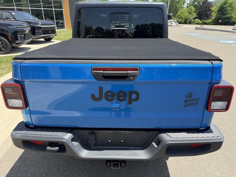 Used 2021 Jeep Gladiator Sport AWD/4WD image 6