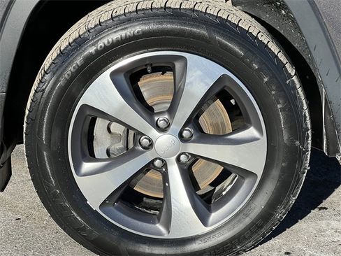 Certified 2020 Jeep Cherokee Limited image 7