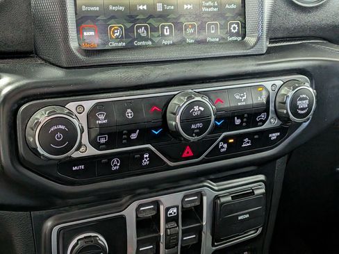 Used 2020 Jeep Gladiator Rubicon AWD/4WD image 26