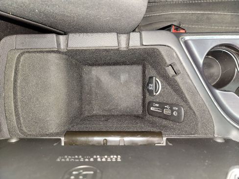 Used 2016 Dodge Challenger SXT image 28