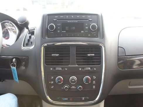 Used 2015 Dodge Grand Caravan SXT w/ UConnect Hands-Free Group image 7