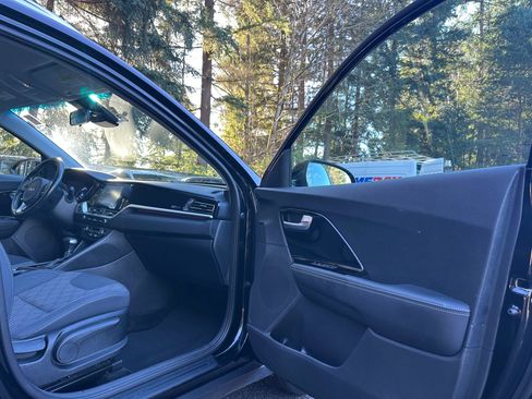 Used 2022 Kia Niro LXS image 11