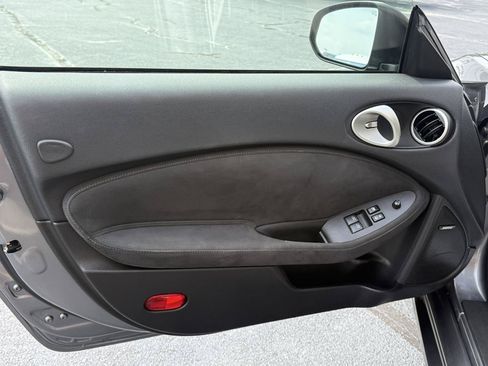 Used 2016 Nissan 370Z Touring Sport RWD image 7