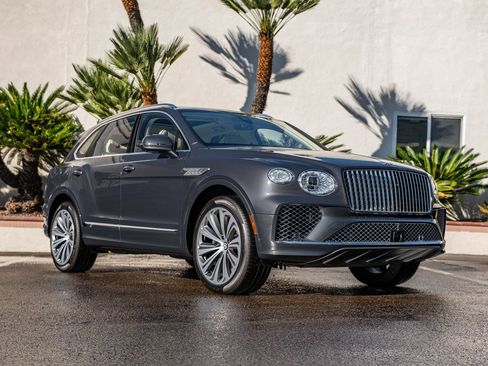 Used 2025 Bentley Bentayga image 38