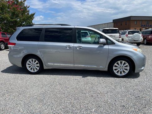 Used 2011 Toyota Sienna Limited w/ Premium Pkg AWD/4WD image 5