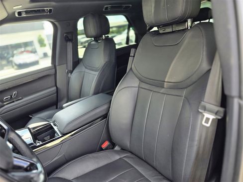 Used 2024 Land Rover Range Rover Sport SE image 18