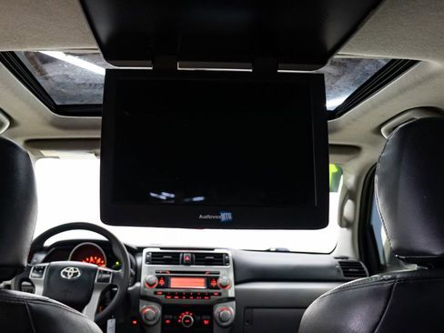 Used 2010 Toyota 4Runner SR5 AWD/4WD image 8