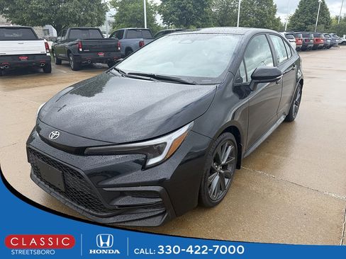 Used 2025 Toyota Corolla SE FWD image 1