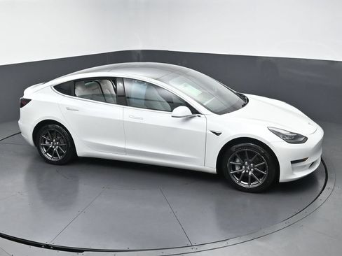 Used 2020 Tesla Model 3 Standard Range Plus RWD image 42