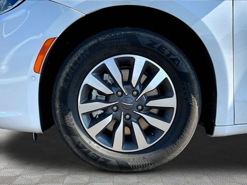 Used 2022 Chrysler Pacifica Touring-L w/ Uconnect Theater Family Group FWD image 29