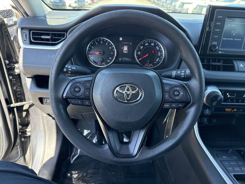 Used 2020 Toyota RAV4 LE AWD/4WD image 18