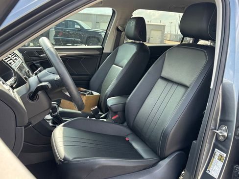 Used 2024 Volkswagen Tiguan SE w/ MDO Package, Three-Row FWD image 7