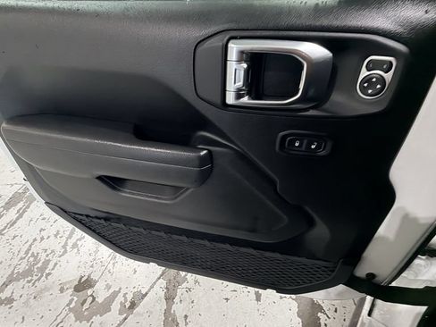 Used 2025 Jeep Wrangler Unlimited Rubicon AWD/4WD image 23