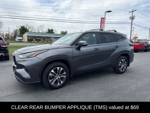 Used 2024 Toyota Highlander XLE AWD/4WD image 6