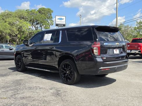 Used 2022 Chevrolet Suburban LT AWD/4WD image 3