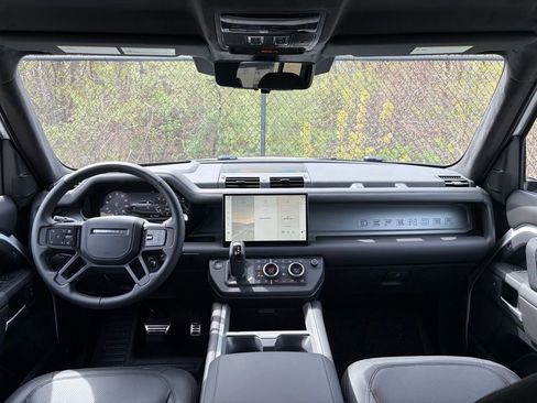 New 2025 Land Rover Defender 110 V8 AWD/4WD image 18