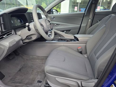 Used 2025 Hyundai Elantra SE FWD image 18