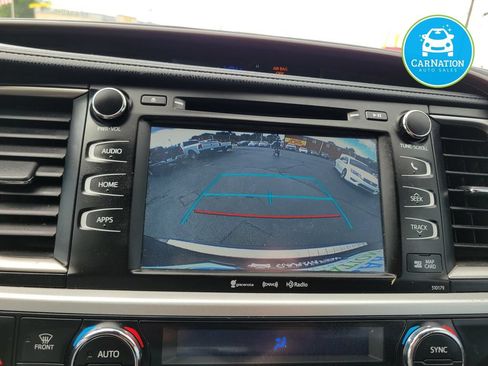 Used 2017 Toyota Highlander XLE AWD/4WD image 25