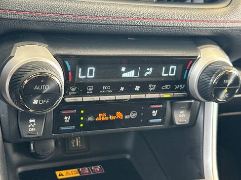 Used 2025 Toyota RAV4 XSE w/ Premium Package AWD/4WD image 20