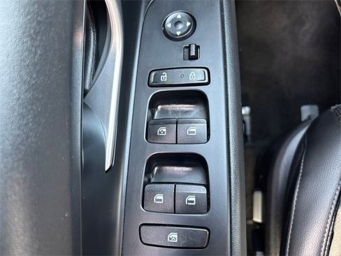 Used 2022 Hyundai Elantra Limited image 17