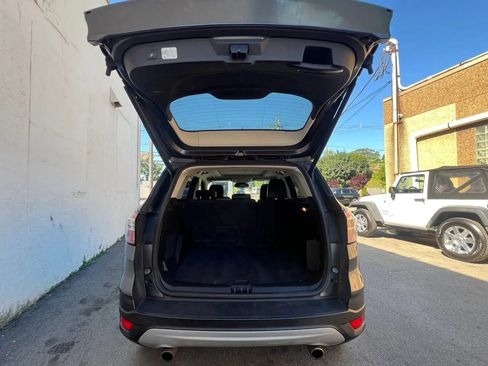 Used 2017 Ford Escape Titanium w/ Equipment Group 301A AWD/4WD image 9