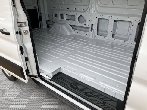 New 2026 Ford Transit 250 148 Medium Roof RWD image 20