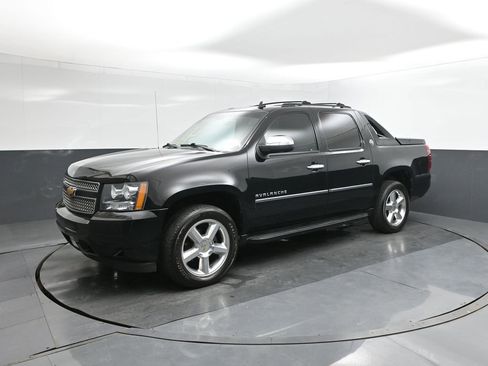 Used 2013 Chevrolet Avalanche LTZ image 34