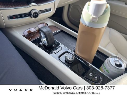 Used 2022 Volvo XC60 B5 Momentum image 8