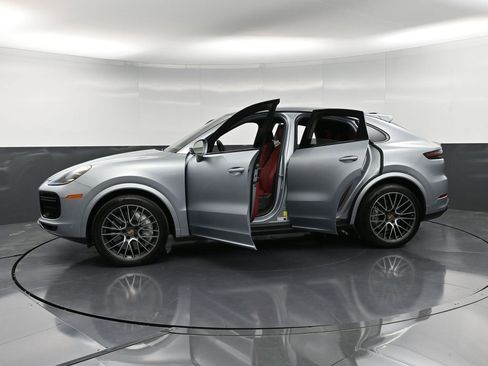 Certified 2022 Porsche Cayenne Turbo image 38