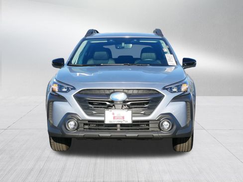 Certified 2025 Subaru Outback Premium image 2
