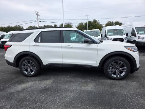 New 2026 Ford Explorer Active w/ Active Comfort Package image 6