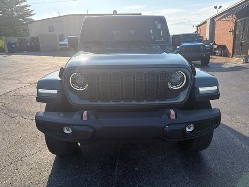 Used 2024 Jeep Wrangler Unlimited Sahara AWD/4WD image 2